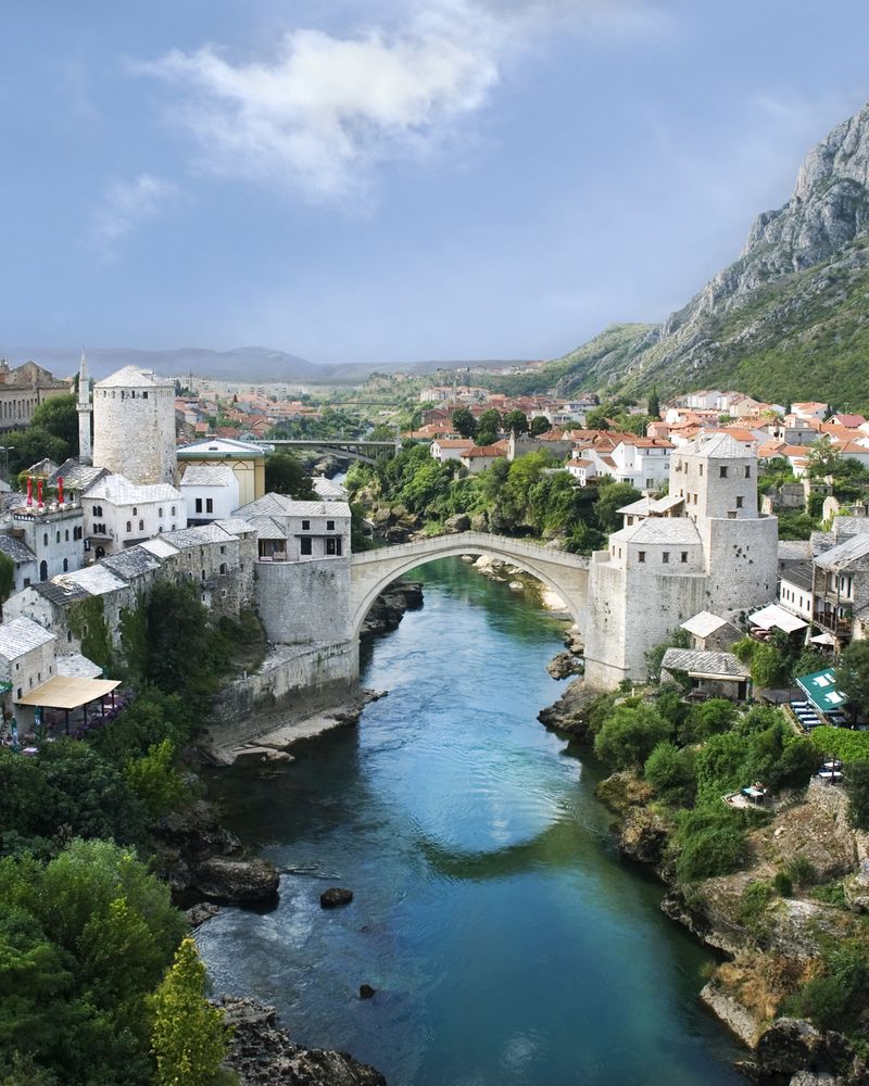 Mostar eski kenti ve Neretva Nehri üzerinde Mostar Köprüsü, Bosna-Hersek